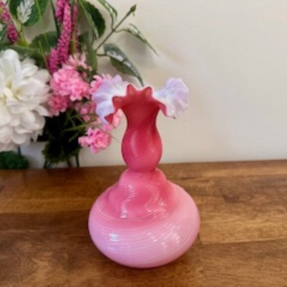 Vintage Pink and White Swirl Hand-Blown Ruffled Vase Cased Glass Art Collectible - Picture 7 of 7